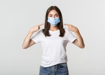 Come prevenire acne e irritazione causata dalla mascherina