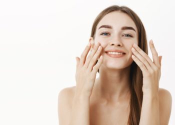 Prendersi cura della pelle con i prodotti cosmetici biologici: tutti i vantaggi