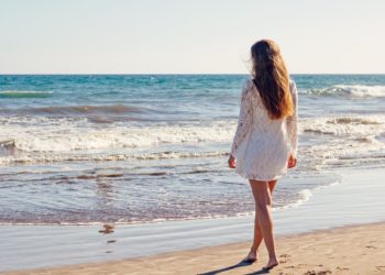 10 modi per proteggere i capelli in estate