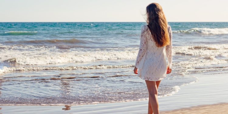 10 modi per proteggere i capelli in estate