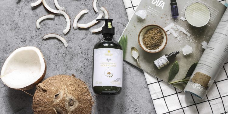 Olio di cocco: i molteplici utilizzi in campo cosmetico