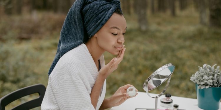 Pelle del viso rovinata: cause e rimedi