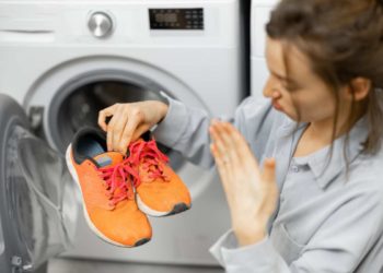 Lavare scarpe in lavatrice, piccoli consigli per un bucato perfetto