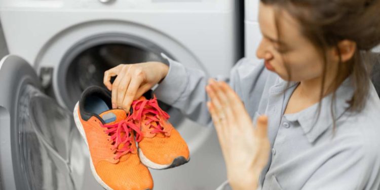 Lavare scarpe in lavatrice, piccoli consigli per un bucato perfetto