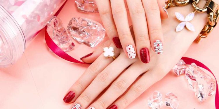 La storia delle unghie tra arte e seduzione