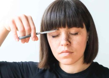 Come farsi una frangetta da sole: Guida pratica