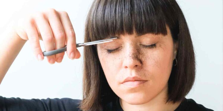 Come farsi una frangetta da sole: Guida pratica