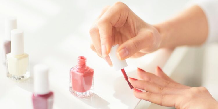 Come proteggere le unghie dal freddo: Consigli utili per l’inverno