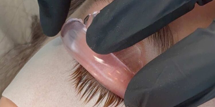 Laminazione normale o coreana: qual è la vera differenza tra i due metodi